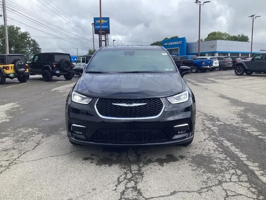 2026 Chrysler Pacifica photo 1