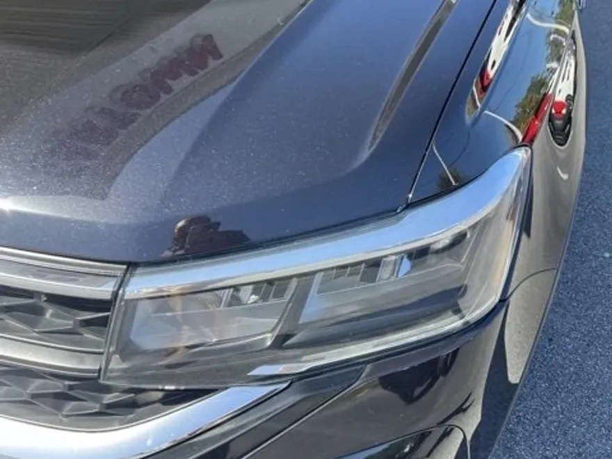 2024 Volkswagen Taos SE photo 1