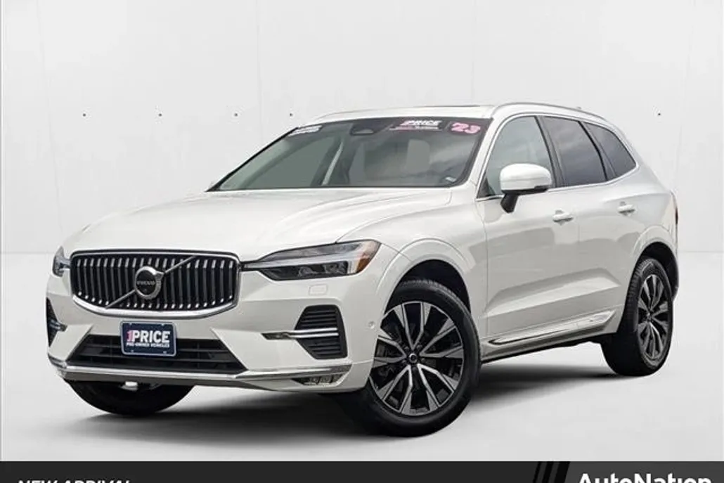 2023 Volvo XC60 B5 Plus photo 1