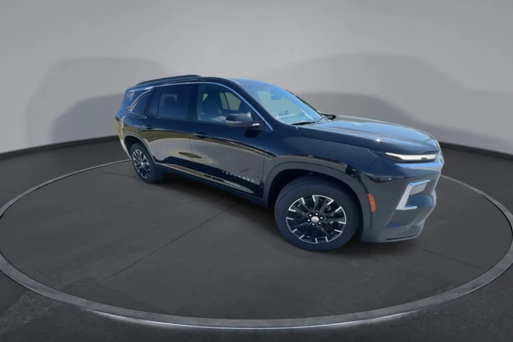 2026 Chevrolet Traverse 2LT photo 1