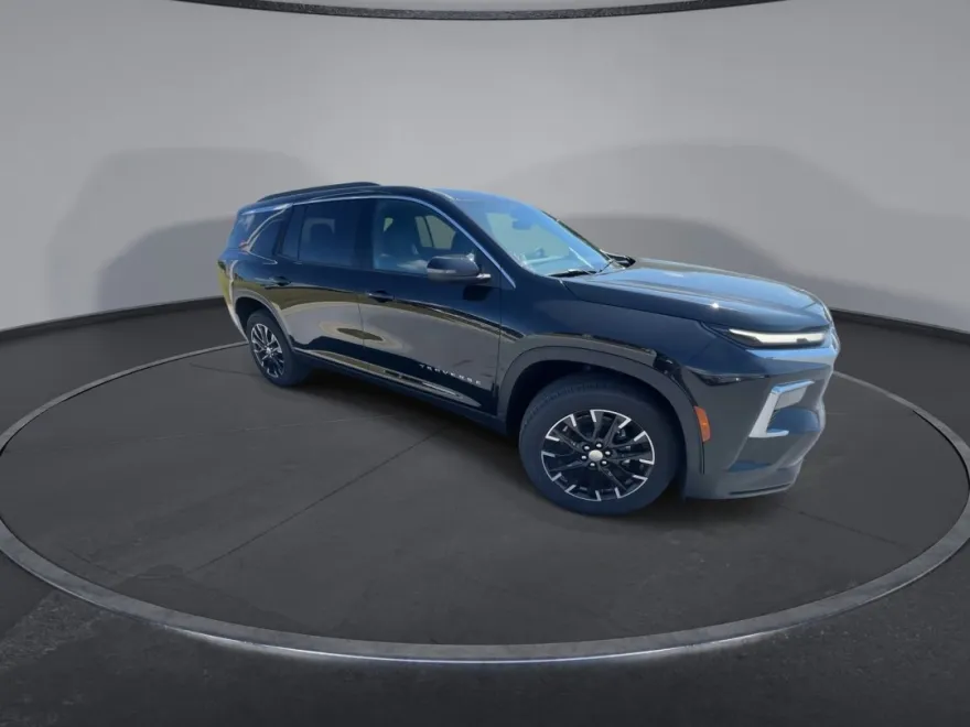 2026 Chevrolet Traverse 2LT photo 1
