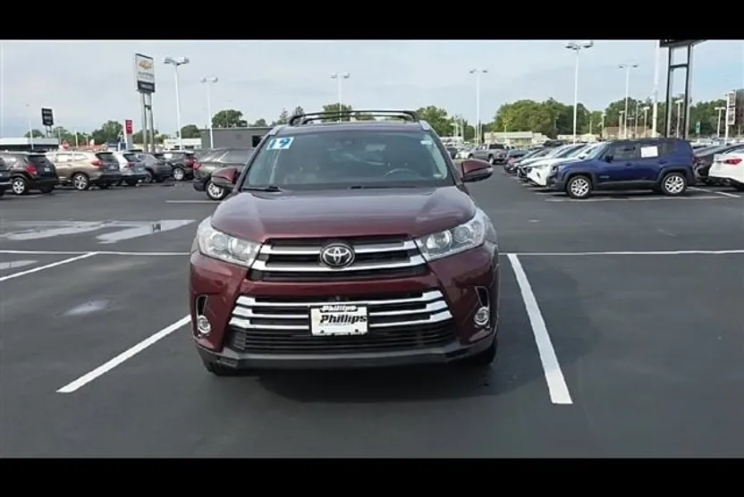 2019 Toyota Highlander Limited Platinum photo 1