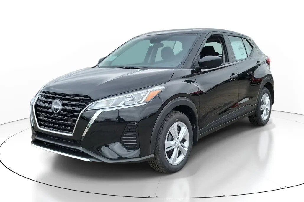 2025 Nissan Kicks Play S photo 1