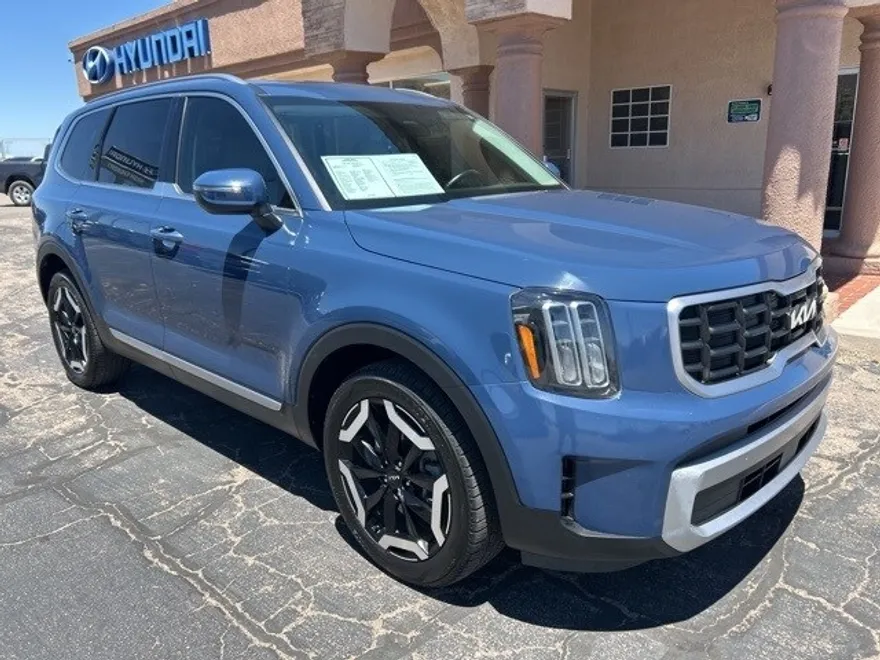 2023 Kia Telluride S photo 1