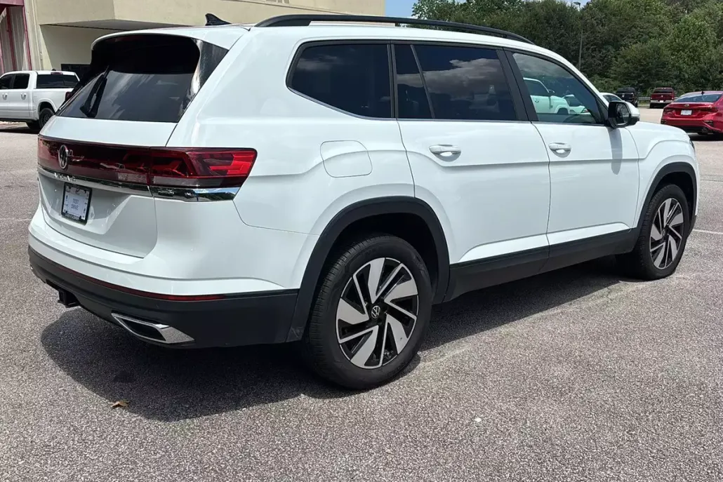 2024 Volkswagen Atlas SE Technology photo 1