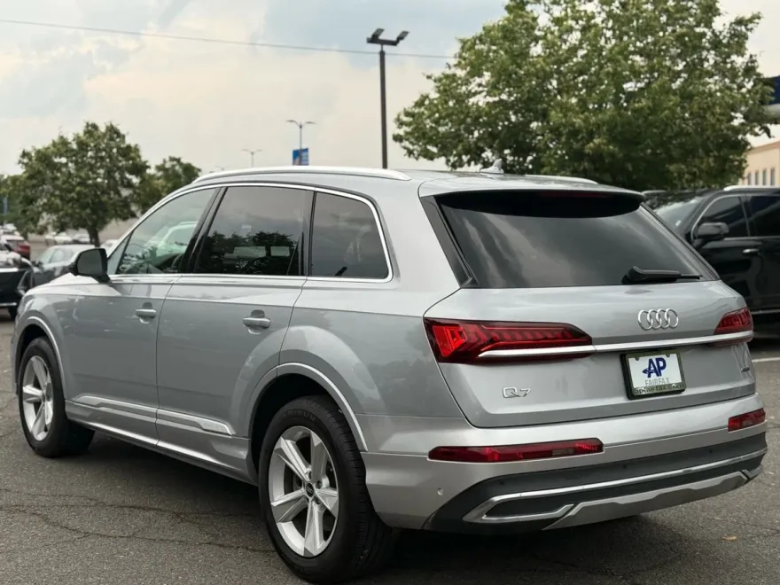 2022 Audi Q7 45 Premium Plus photo 3