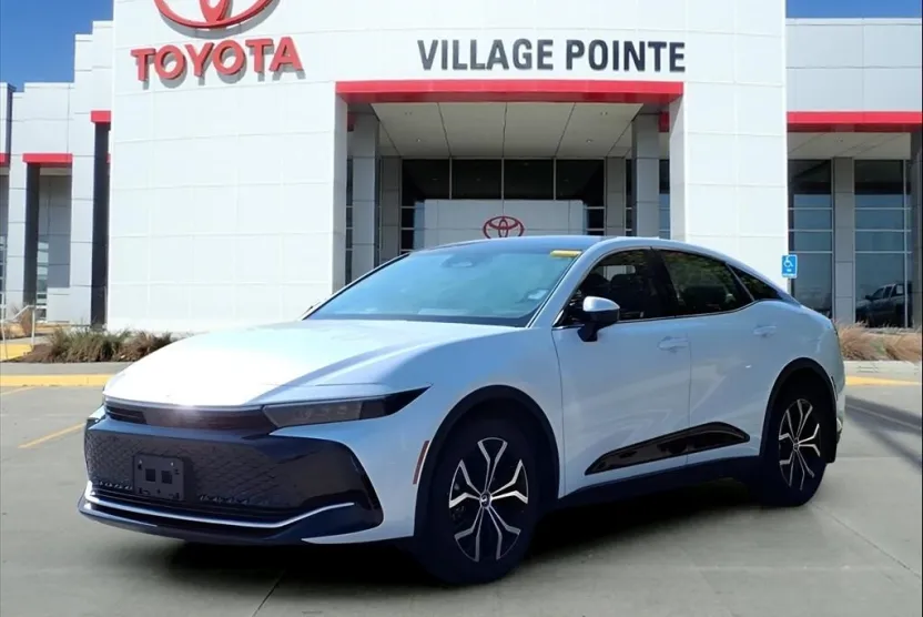 2023 Toyota Crown Limited photo 1