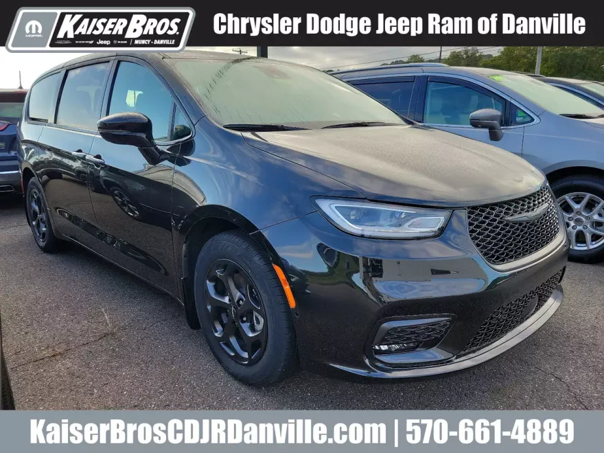 2023 Chrysler Pacifica Limited photo 1