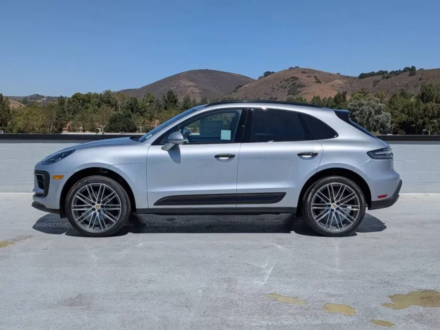 2025 Porsche Macan T photo 1