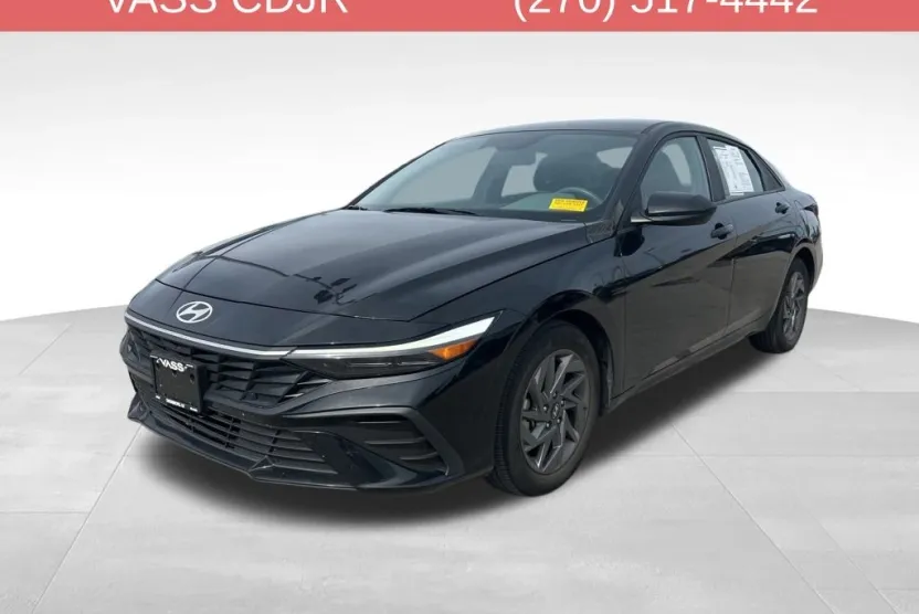 2024 Hyundai Elantra SEL photo 1