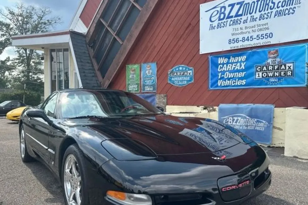 2004 Chevrolet Corvette Coupe photo 1
