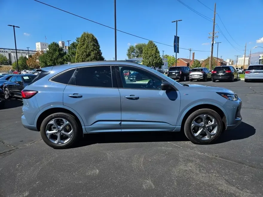 2024 Ford Escape ST-Line photo 1