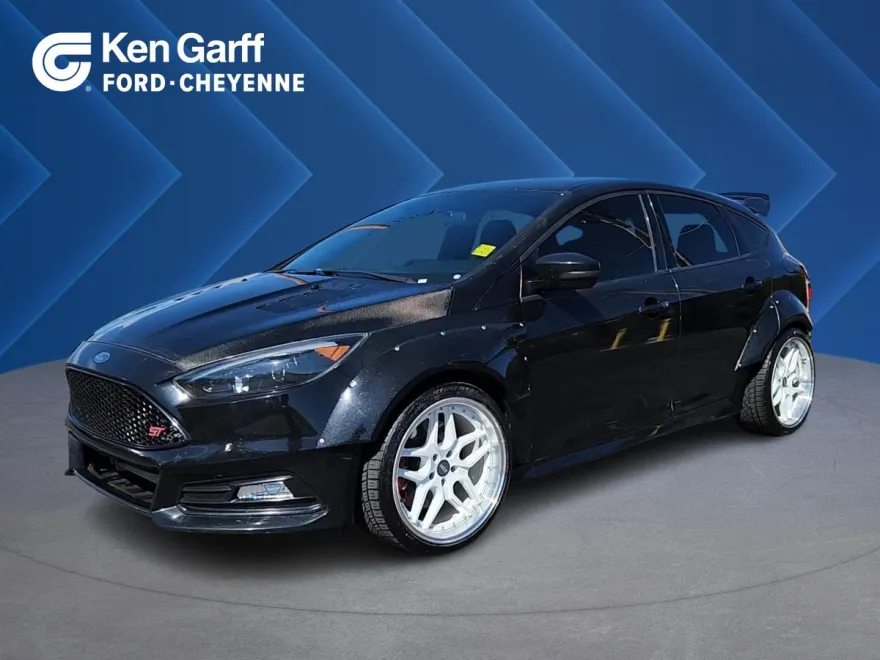2017 Ford Focus ST photo 1