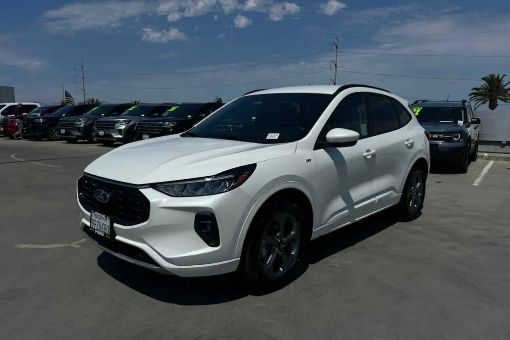 2024 Ford Escape ST-Line Select photo 1