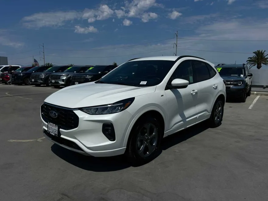 2024 Ford Escape ST-Line Select photo 1