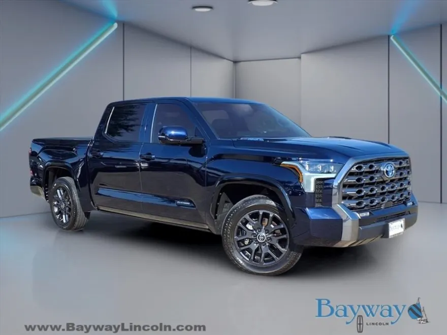 2024 Toyota Tundra Platinum CrewMax photo 1