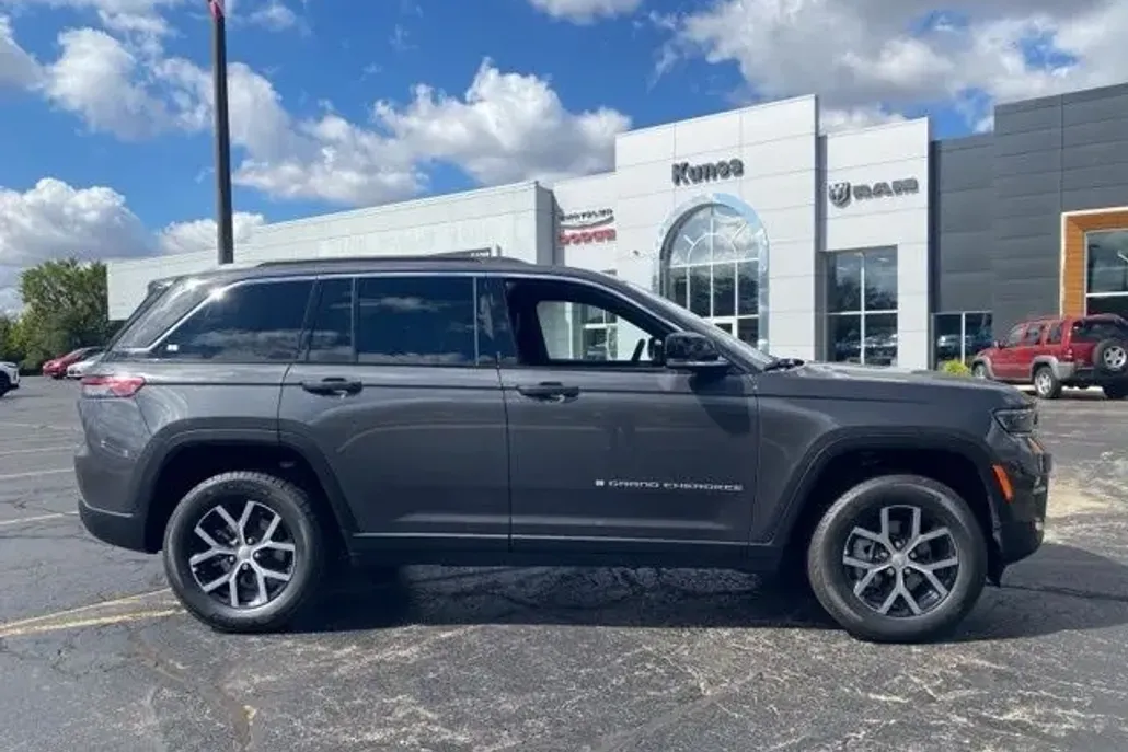 2025 Jeep Grand Cherokee Limited photo 1