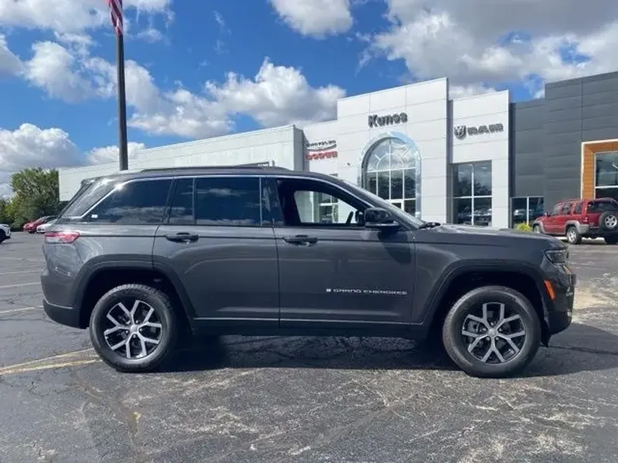 2025 Jeep Grand Cherokee Limited photo 1