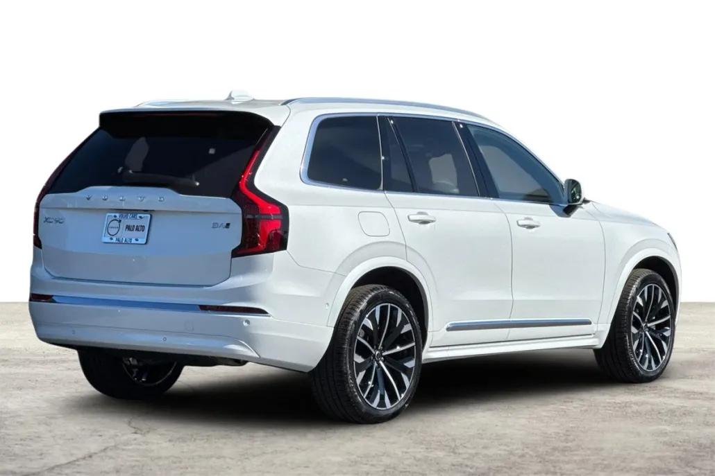 2026 Volvo XC90 Plus photo 1