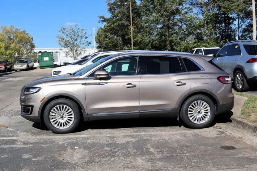 2019 Lincoln Nautilus Standard photo 1