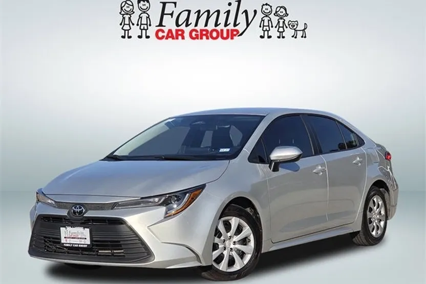 2025 Toyota Corolla LE photo 1