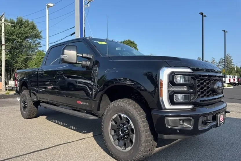 2025 Ford F-350 Lariat photo 1