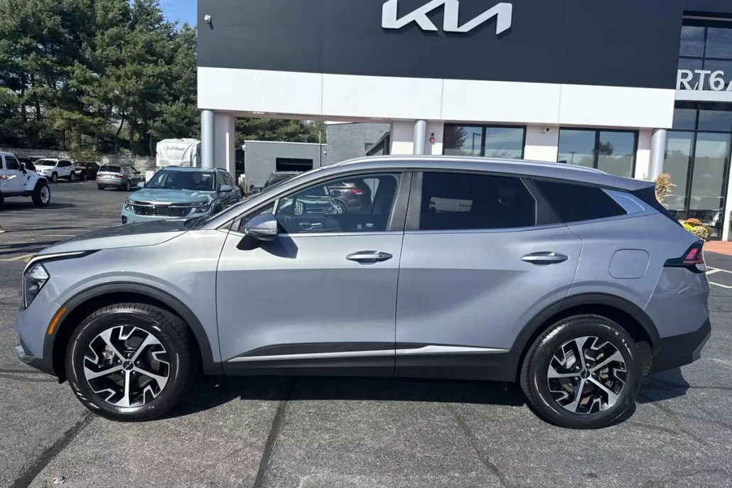 2023 Kia Sportage EX photo 1