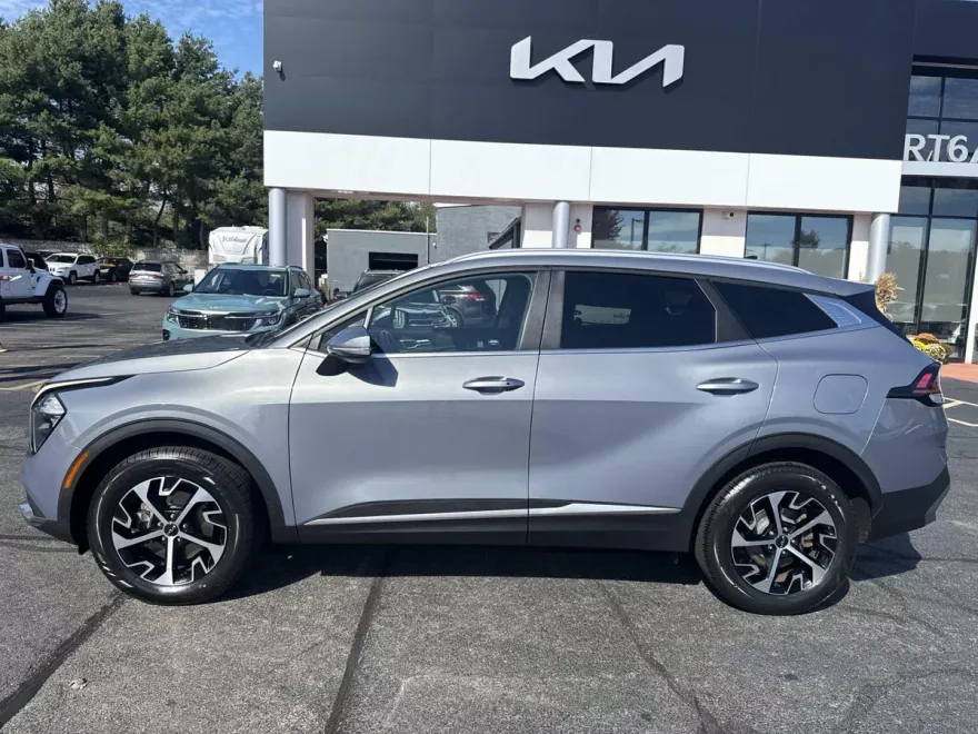 2023 Kia Sportage EX photo 1