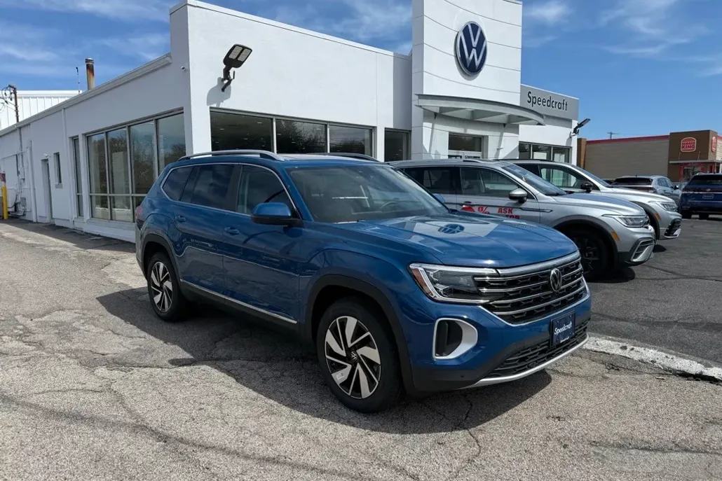 2025 Volkswagen Atlas SEL photo 1
