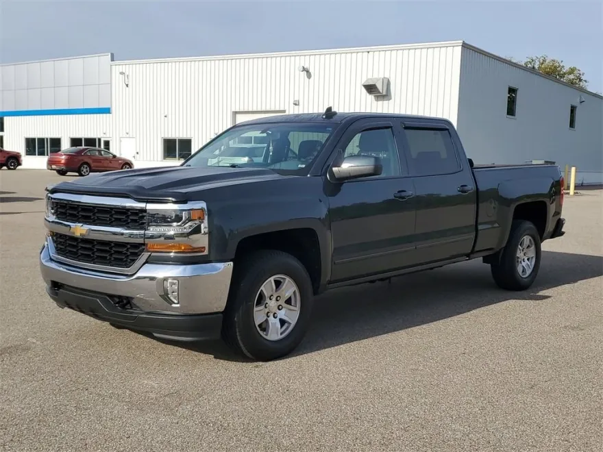 2018 Chevrolet Silverado 1500 LT photo 1