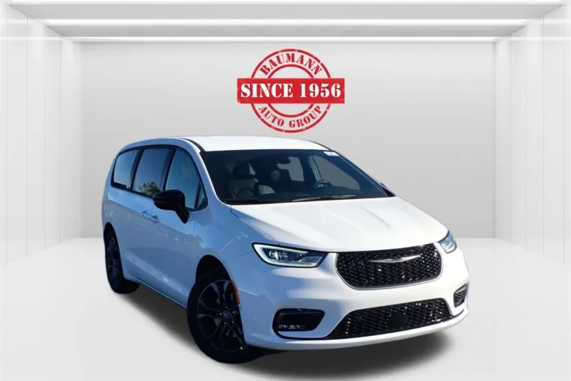 2026 Chrysler Pacifica photo 1