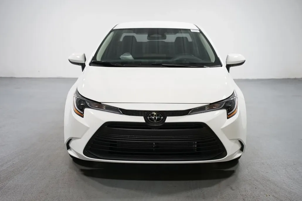 2026 Toyota Corolla LE photo 1