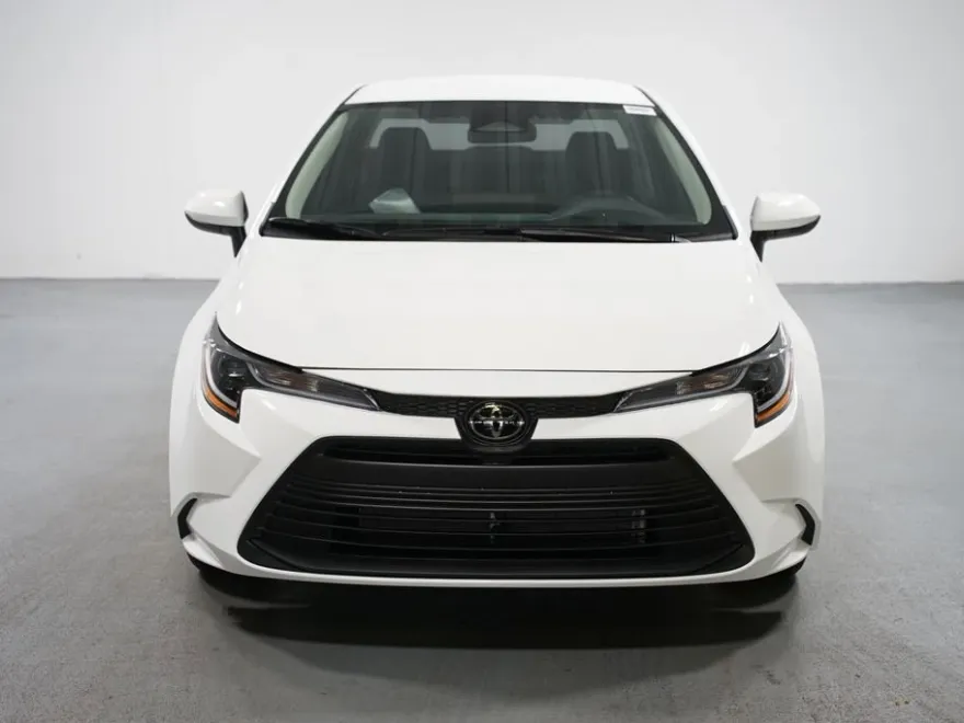 2026 Toyota Corolla LE photo 1