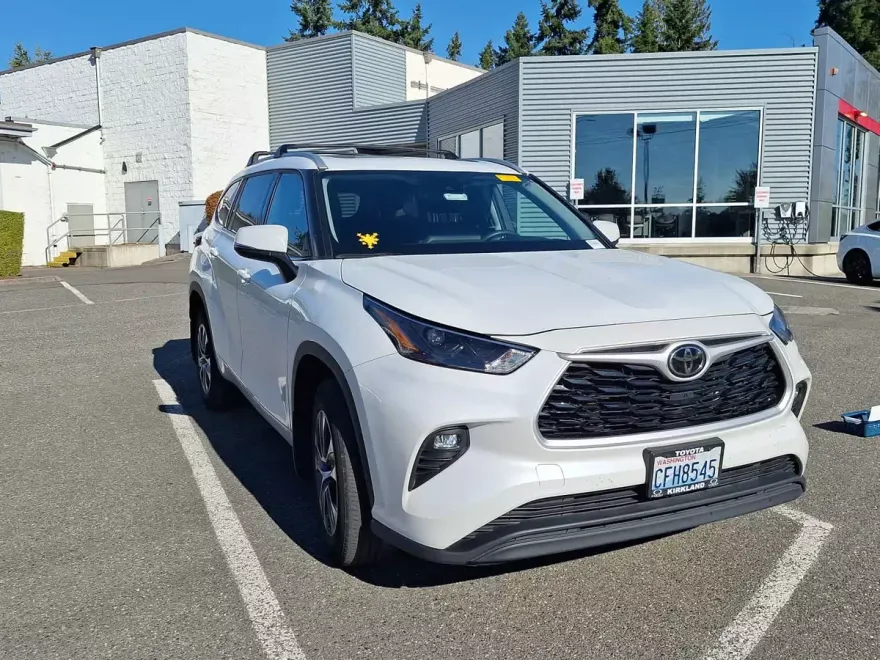 2022 Toyota Highlander XLE photo 1