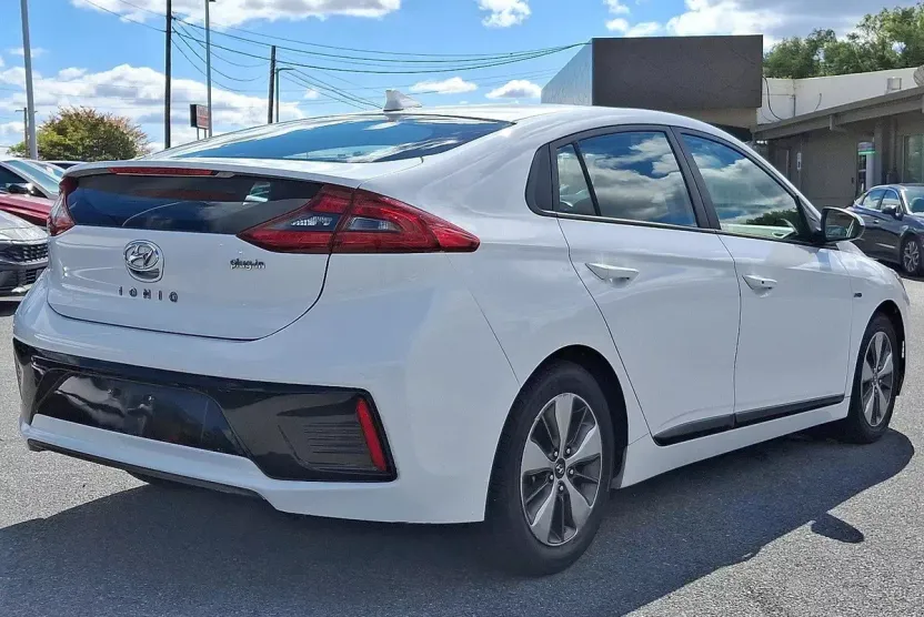 2019 Hyundai Ioniq Plug-In Hybrid photo 1