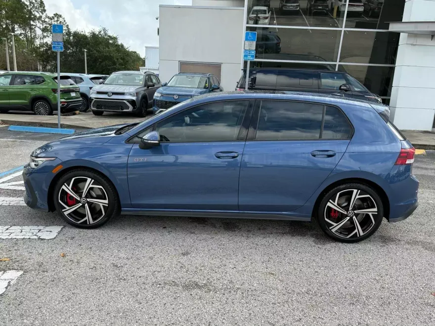 2025 Volkswagen Golf GTI SE photo 1