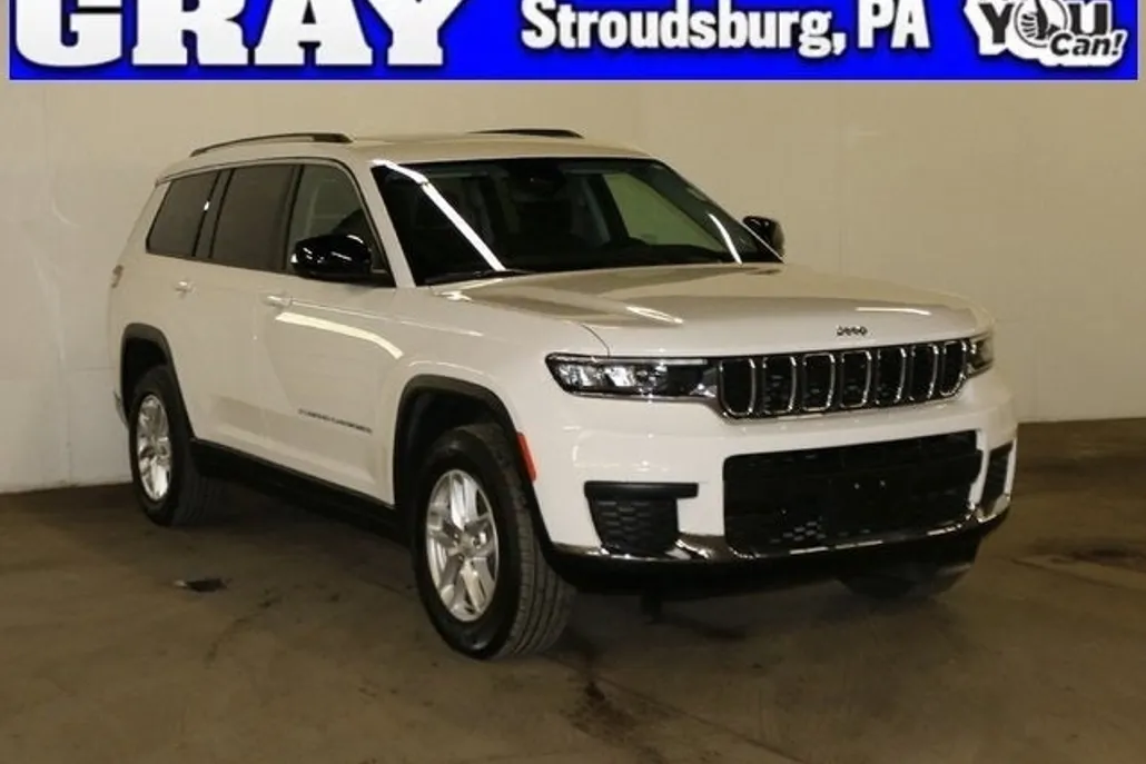 2023 Jeep Grand Cherokee Laredo photo 1