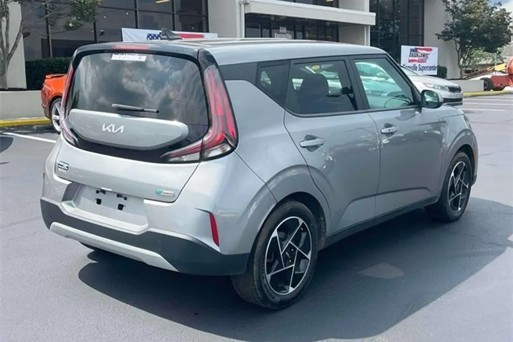 2023 Kia Soul EX photo 1