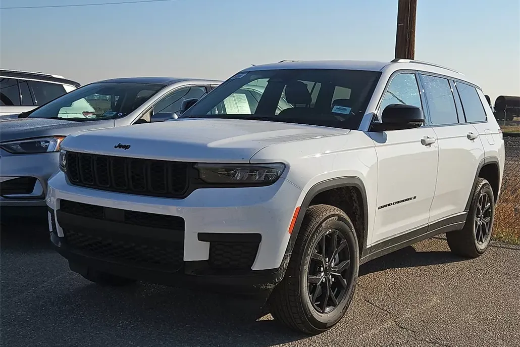2025 Jeep Grand Cherokee Altitude photo 1