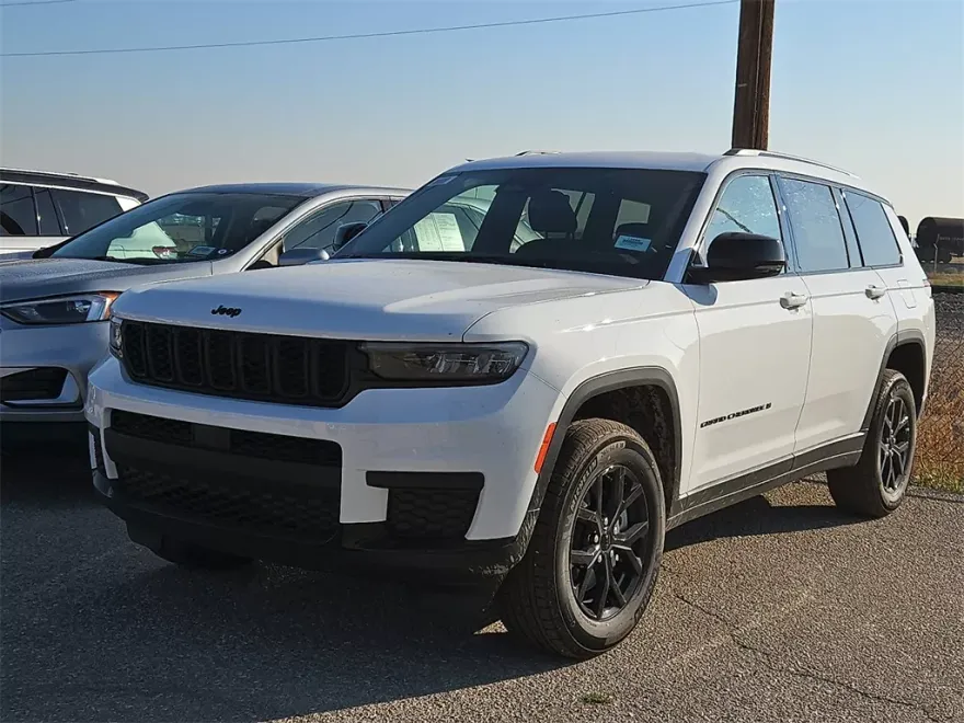 2025 Jeep Grand Cherokee Altitude photo 1