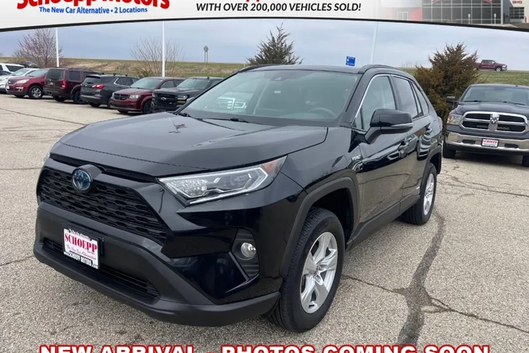 2021 Toyota RAV4 Hybrid XLE photo 1