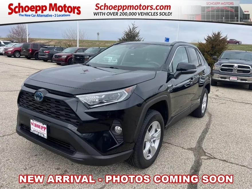 2021 Toyota RAV4 Hybrid XLE photo 1