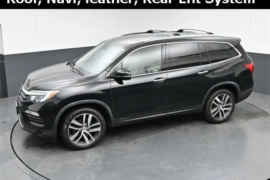 2017 Honda Pilot Touring photo 1