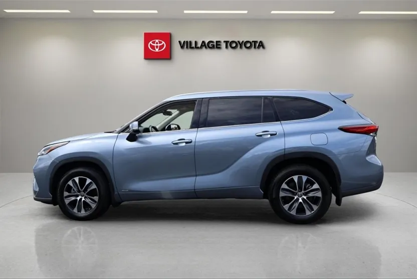 2022 Toyota Highlander Hybrid XLE photo 1