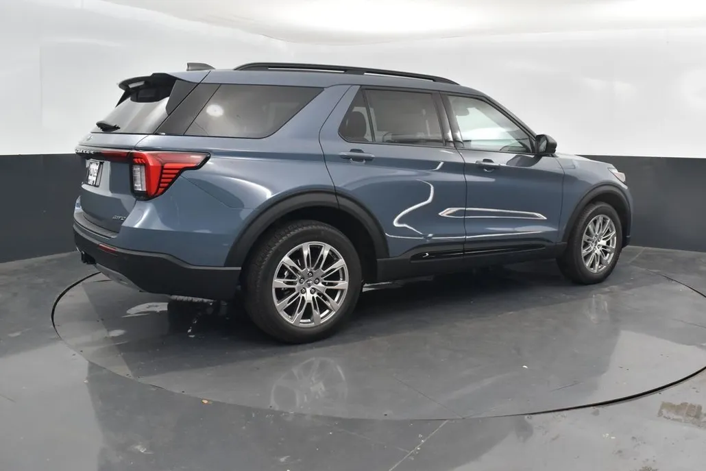 2026 Ford Explorer photo 1