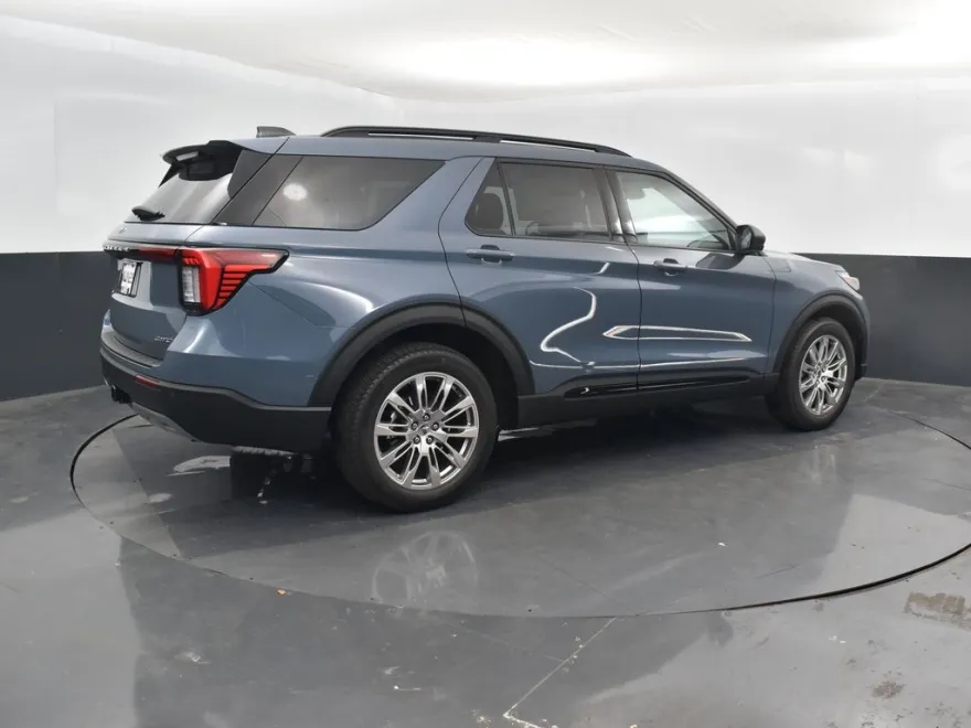 2026 Ford Explorer photo 1