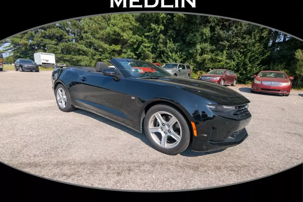 2023 Chevrolet Camaro 1LT photo 1