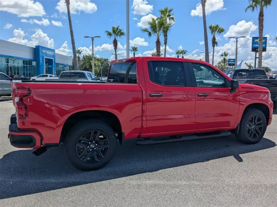 2025 Chevrolet Silverado 1500 Custom photo 3