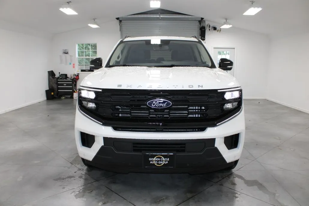 2025 Ford Expedition photo 1