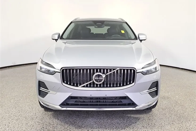 2023 Volvo XC60 B5 Plus photo 1